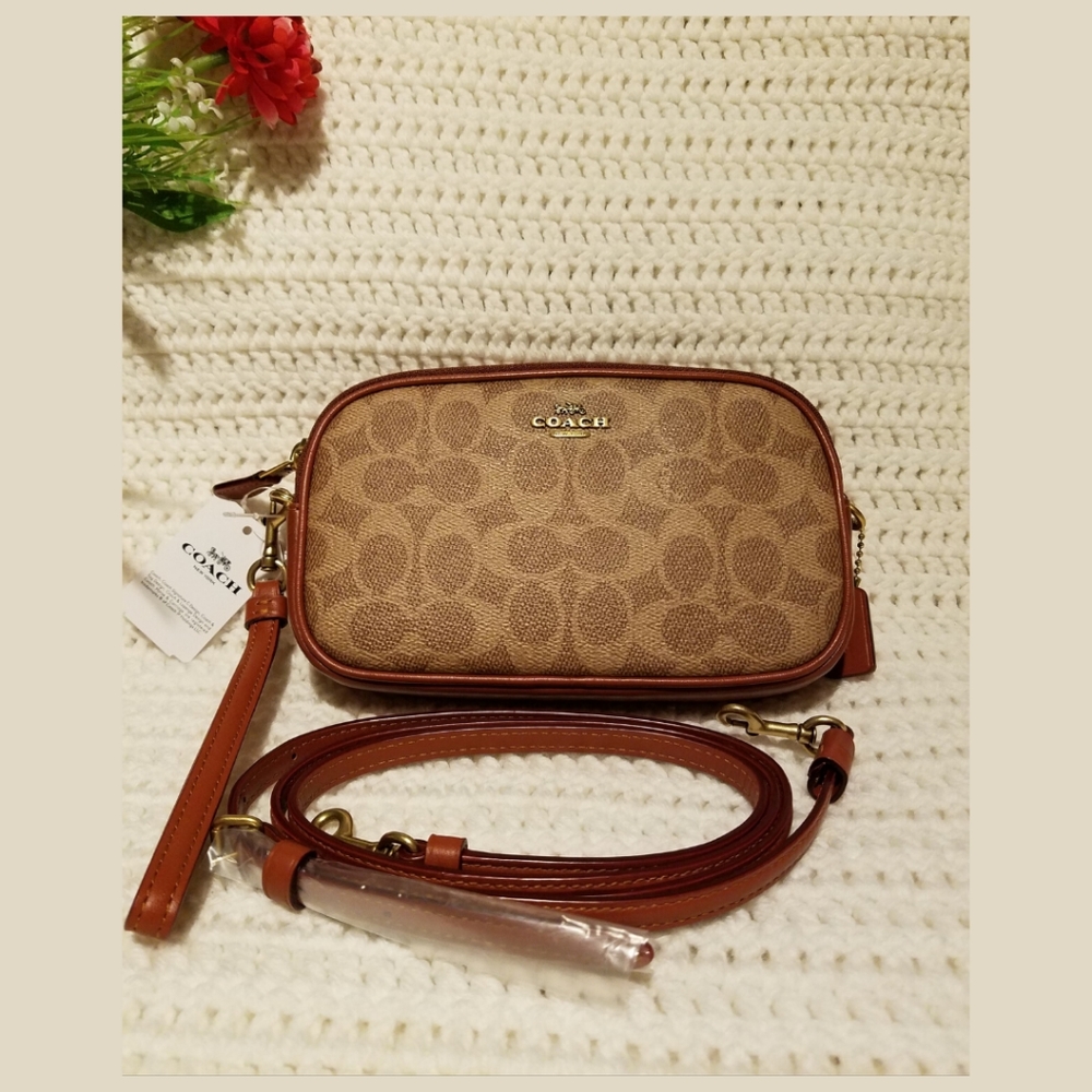 💕Brand New Authentic Coach Sadie Crossbody Clutch